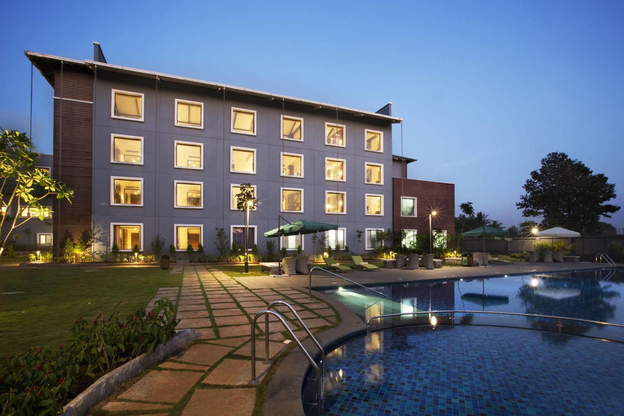 Purple Palms Resort & Spa Kushālnagar Exterior foto